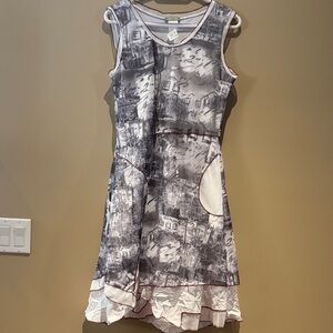 Chic Dress in Gray and White